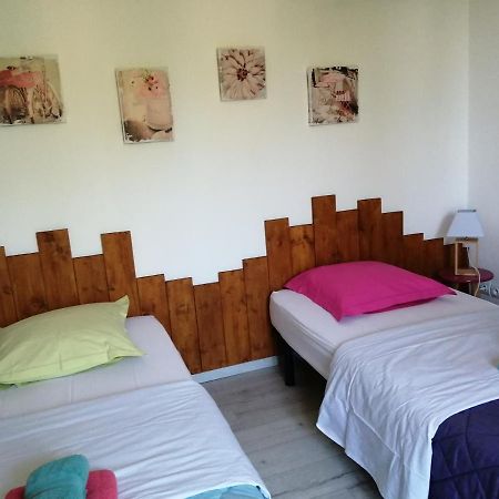 Les Dauphins Apartment Saint-Romain-de-Jalionas Екстериор снимка