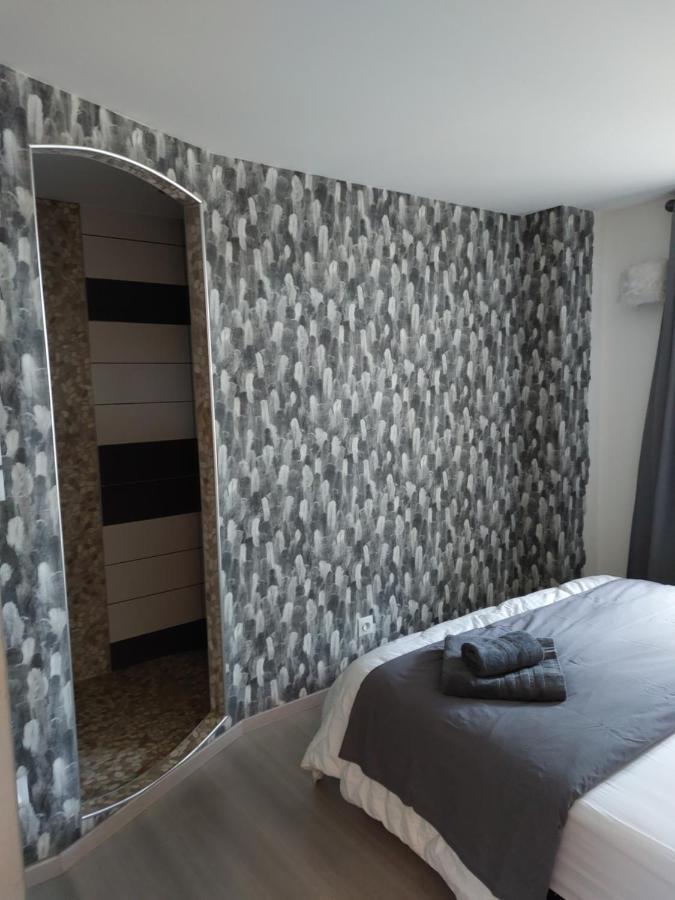 Les Dauphins Apartment Saint-Romain-de-Jalionas Екстериор снимка