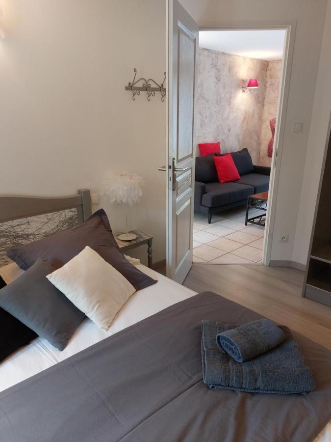 Les Dauphins Apartment Saint-Romain-de-Jalionas Екстериор снимка
