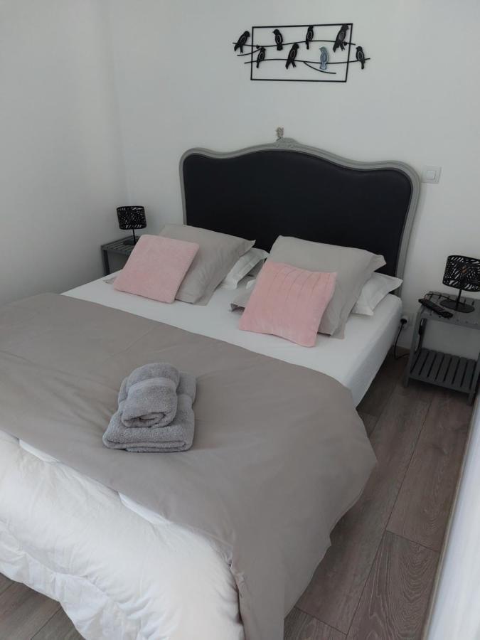 Les Dauphins Apartment Saint-Romain-de-Jalionas Екстериор снимка