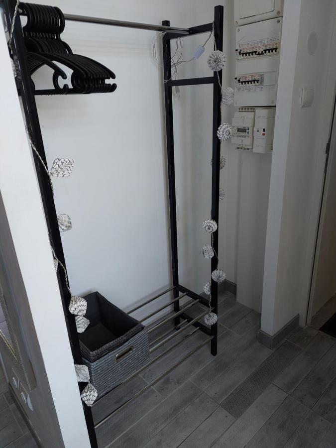 Les Dauphins Apartment Saint-Romain-de-Jalionas Екстериор снимка