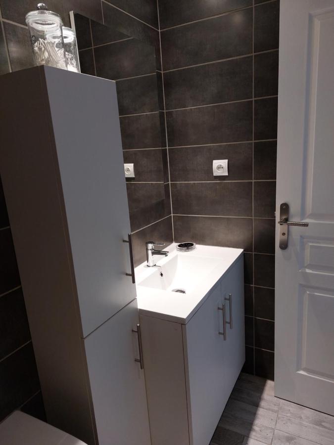 Les Dauphins Apartment Saint-Romain-de-Jalionas Екстериор снимка