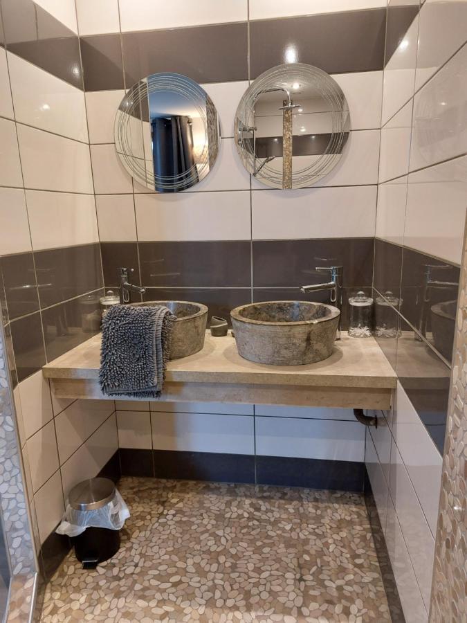 Les Dauphins Apartment Saint-Romain-de-Jalionas Екстериор снимка