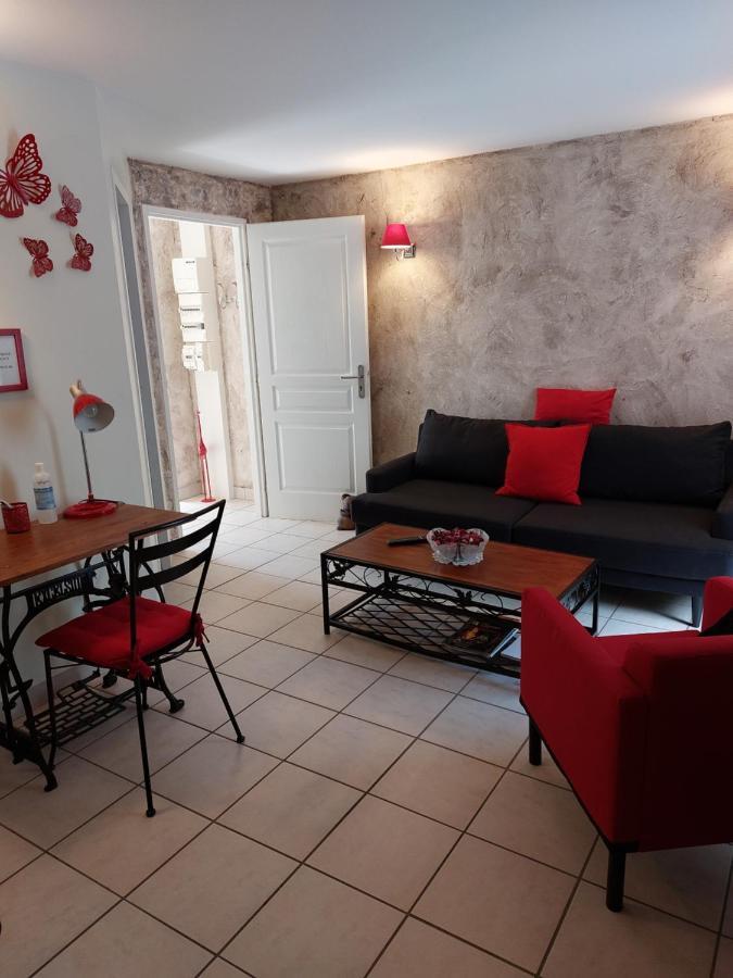 Les Dauphins Apartment Saint-Romain-de-Jalionas Екстериор снимка