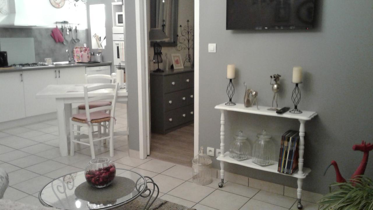Les Dauphins Apartment Saint-Romain-de-Jalionas Екстериор снимка
