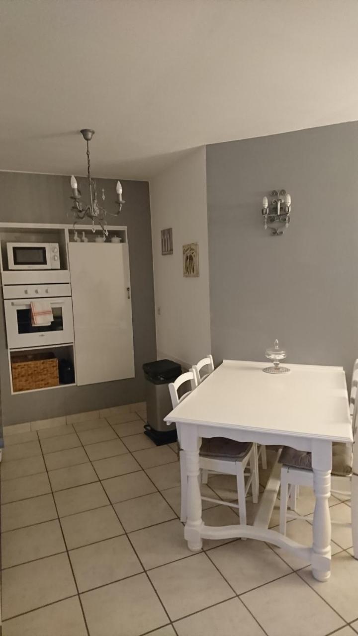 Les Dauphins Apartment Saint-Romain-de-Jalionas Екстериор снимка