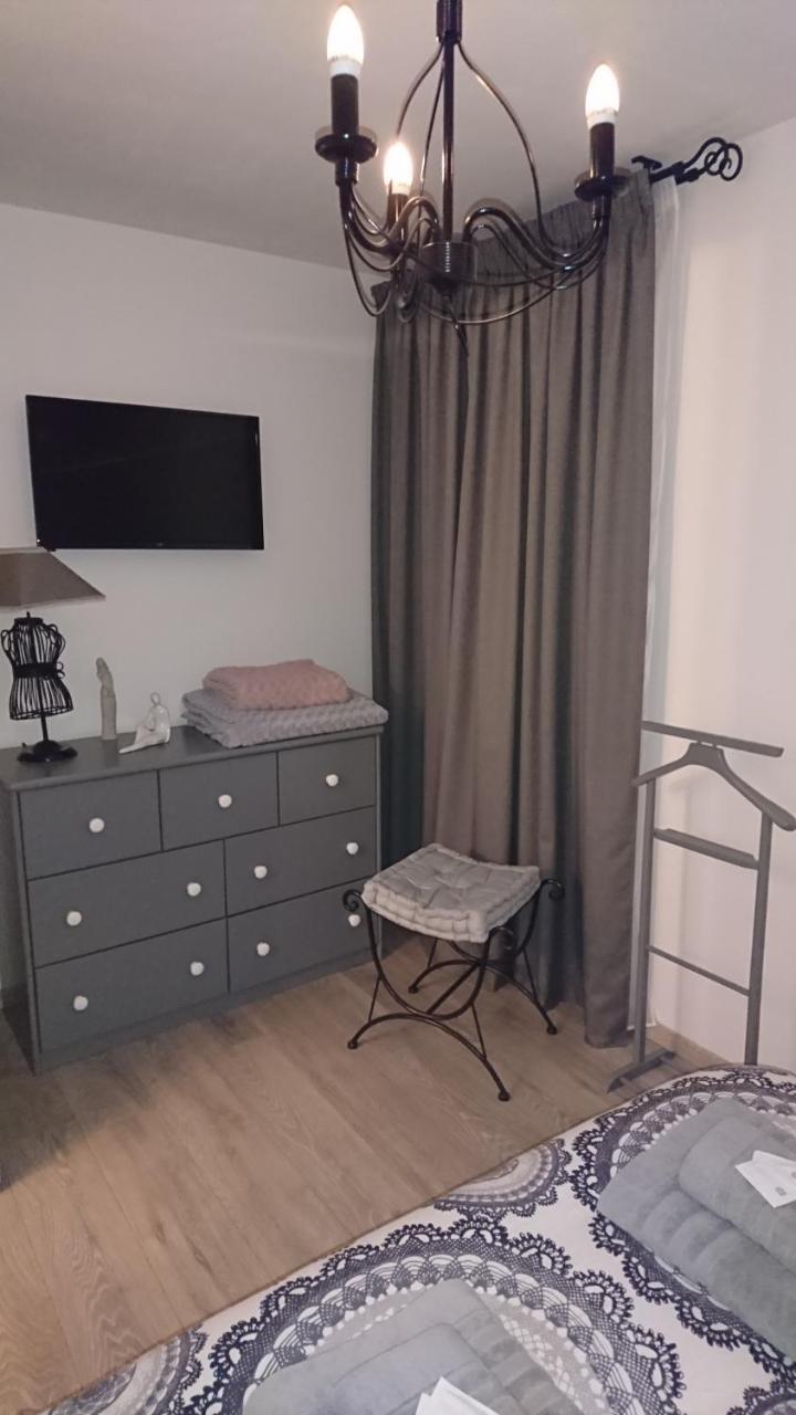 Les Dauphins Apartment Saint-Romain-de-Jalionas Екстериор снимка