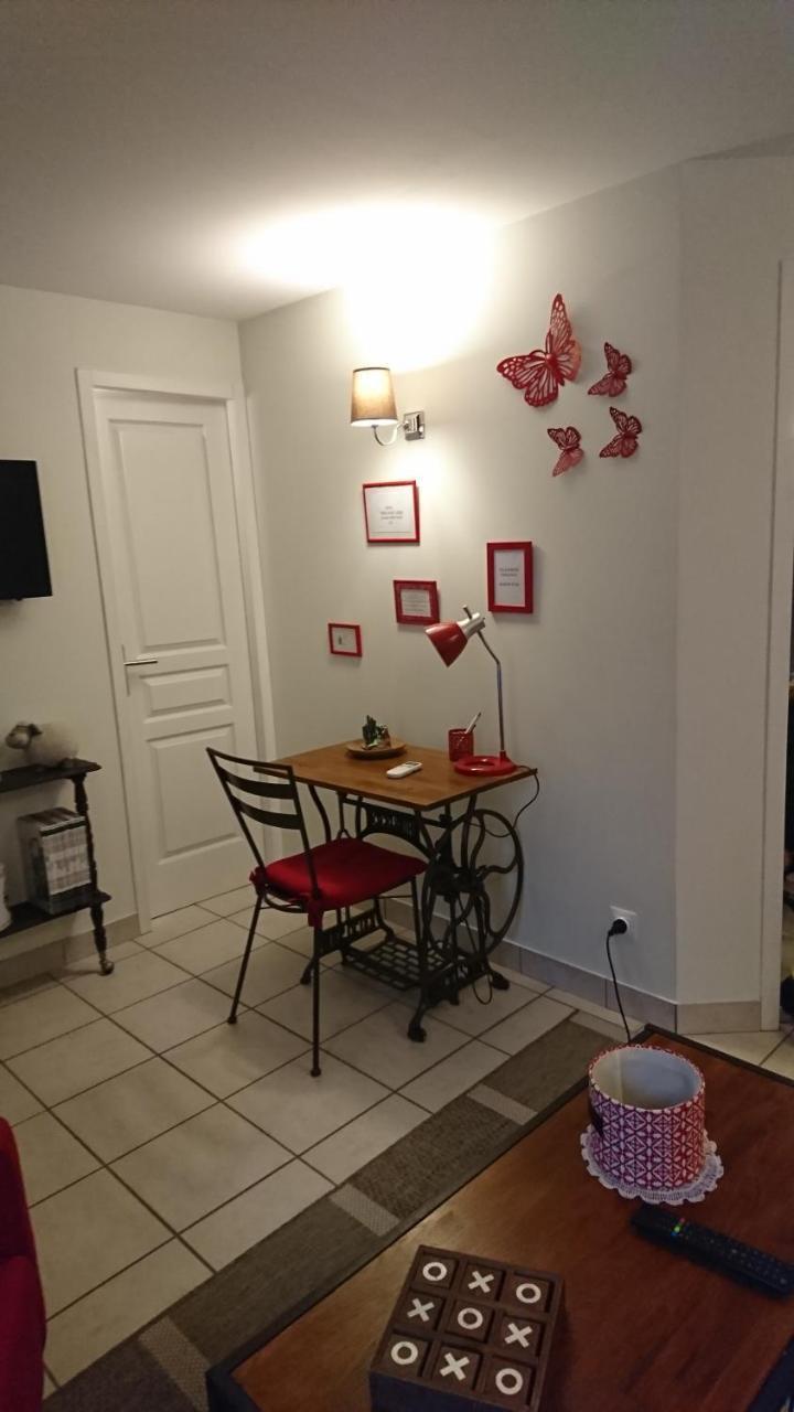 Les Dauphins Apartment Saint-Romain-de-Jalionas Екстериор снимка