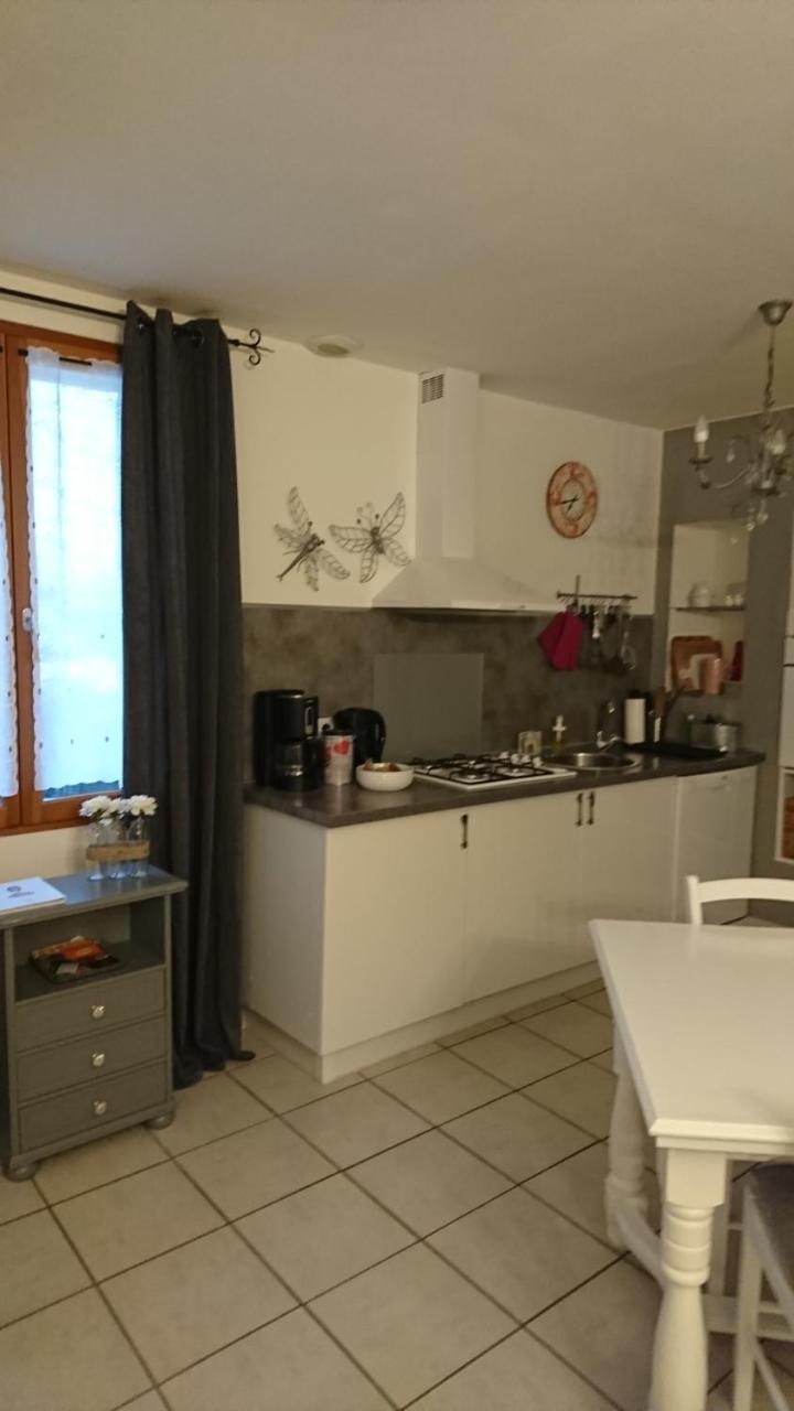 Les Dauphins Apartment Saint-Romain-de-Jalionas Екстериор снимка