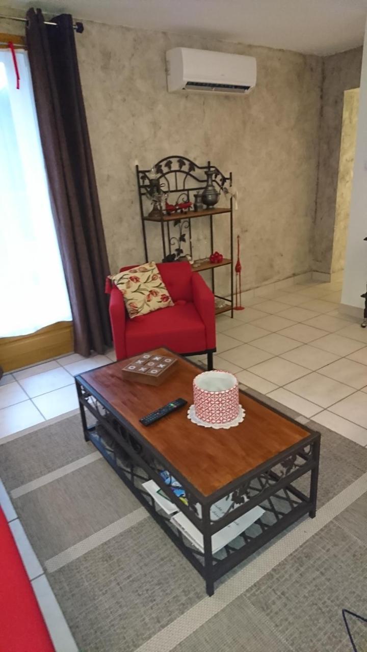 Les Dauphins Apartment Saint-Romain-de-Jalionas Екстериор снимка
